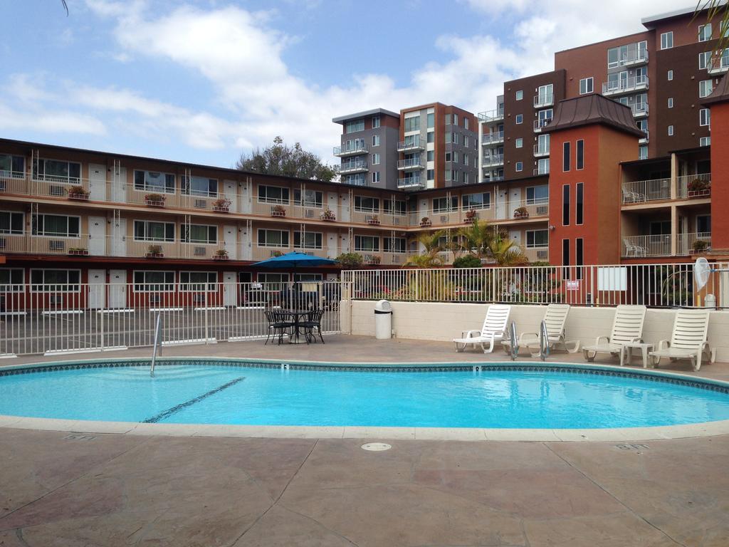 Days Inn Harbor View San Diego Exterior foto